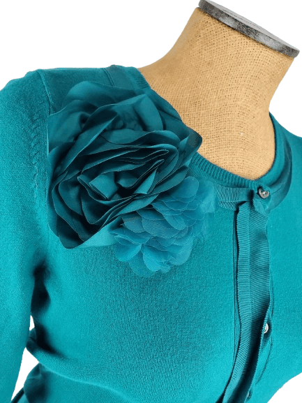 The Limited women's green button sweater size M - Solé Resale Boutique thrift