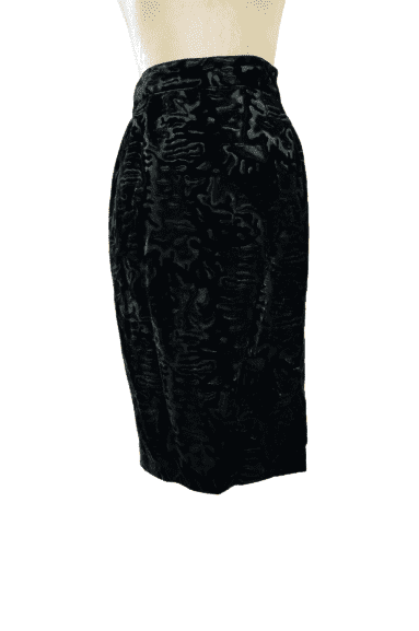 Genny gen women's black velvet skirt size L - Solé Resale Boutique thrift