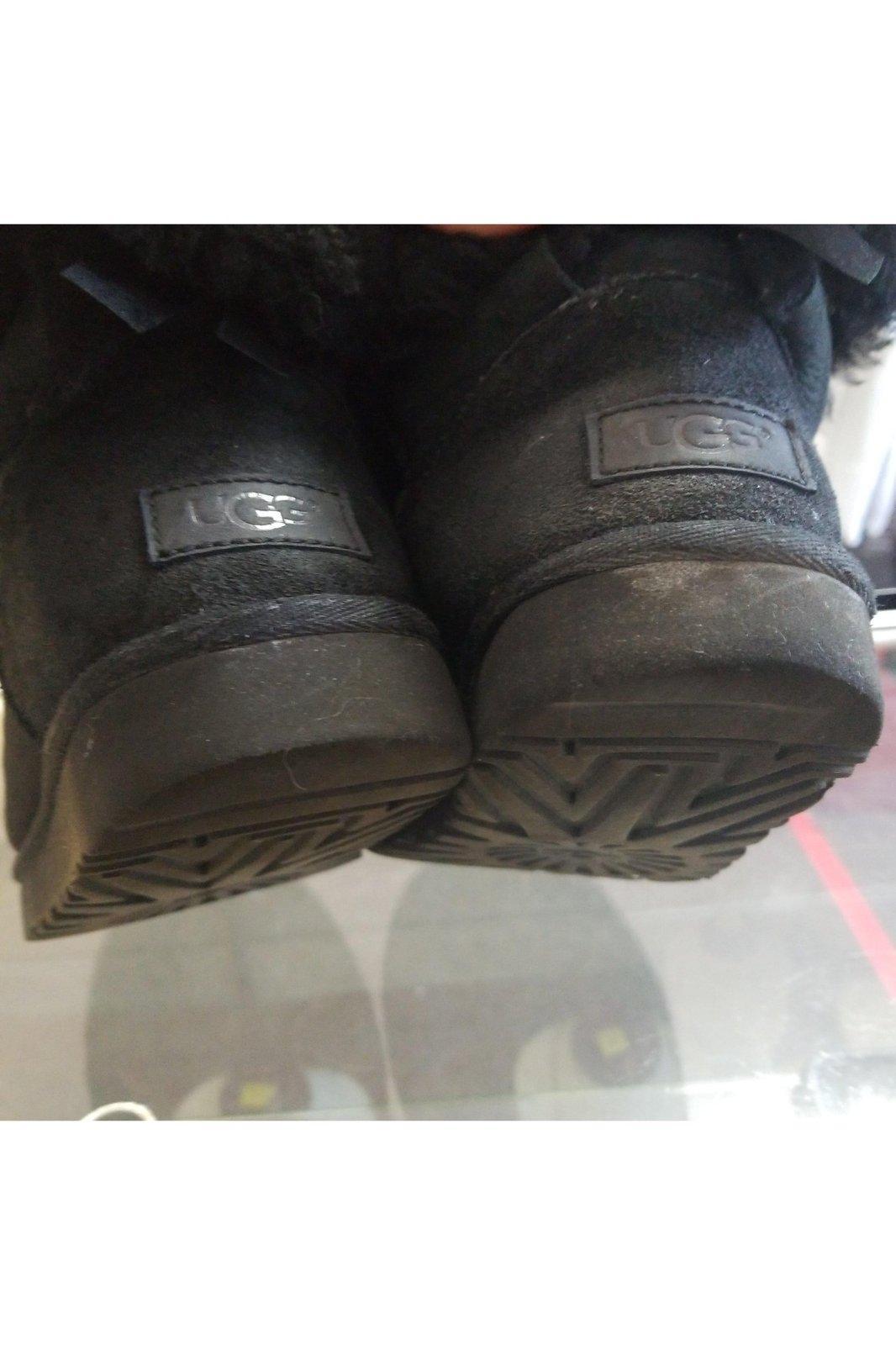Ugg women's black boots size 6 - Solé Resale Boutique thrift