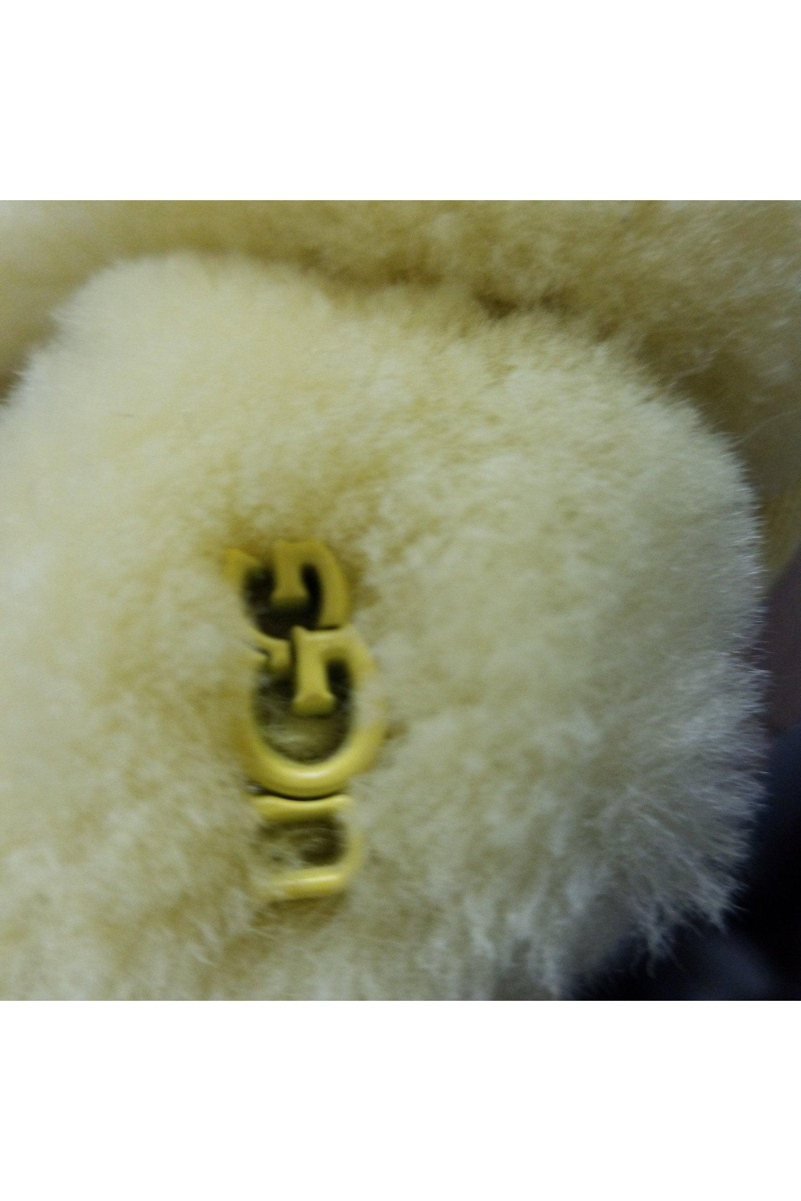 Ugg women's yellow slippers (appears a size 7) - Solé Resale Boutique thrift