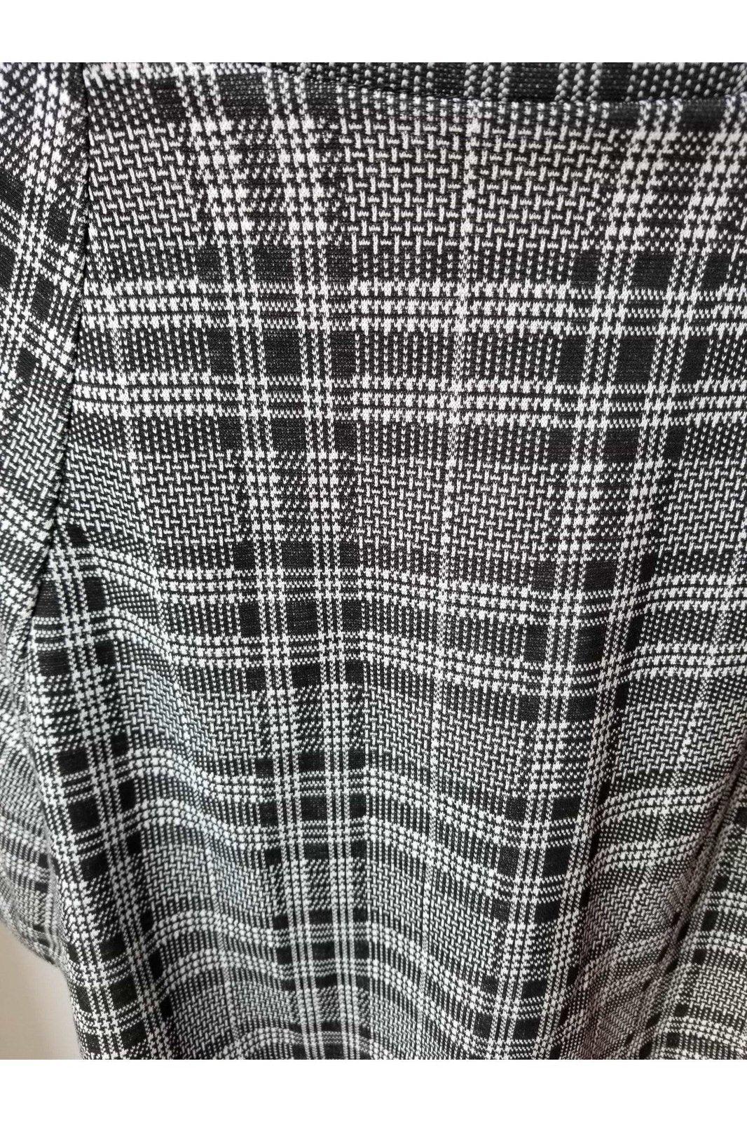 H&M women's black and white, checker, mini skirt size S - Solé Resale Boutique thrift