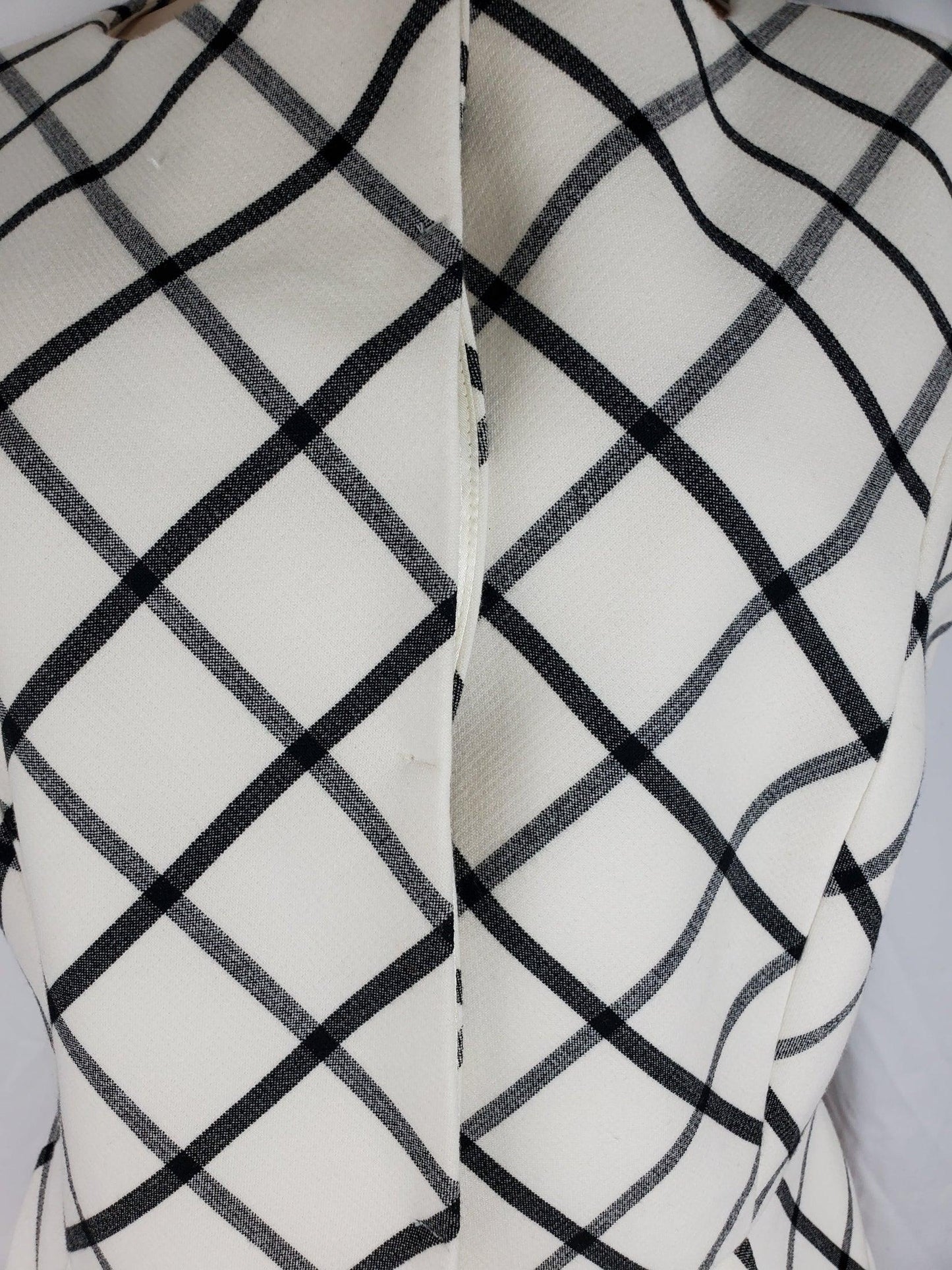 The Limited women's black and white jacket size M - Solé Resale Boutique thrift
