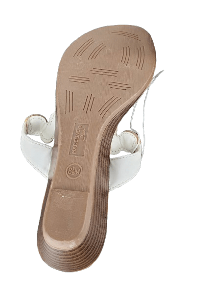 Madeline Shoes women's pear and rhinestone off white sandals size 8.5M - Solé Resale Boutique thrift
