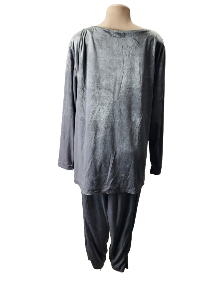 Gray long-sleeve top and pants on a mannequin against a white background